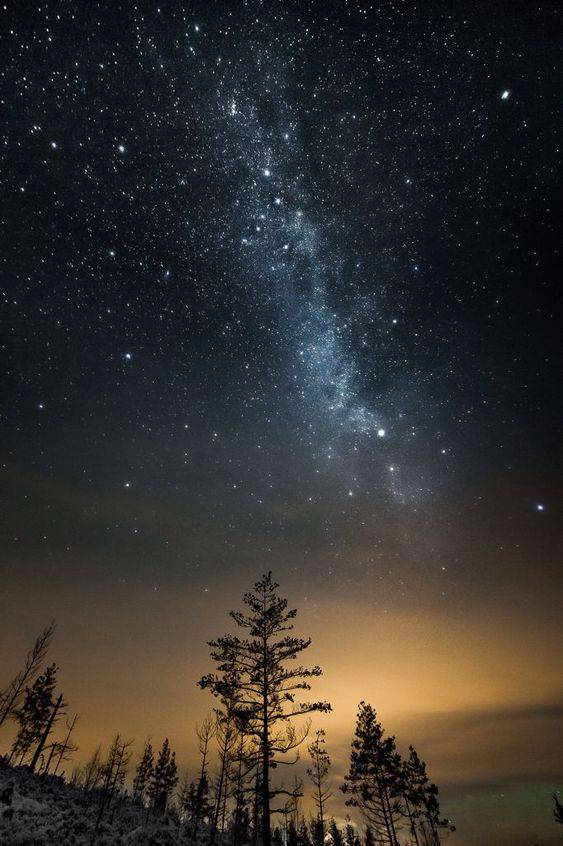 浩渺与梦幻抬头望向星空