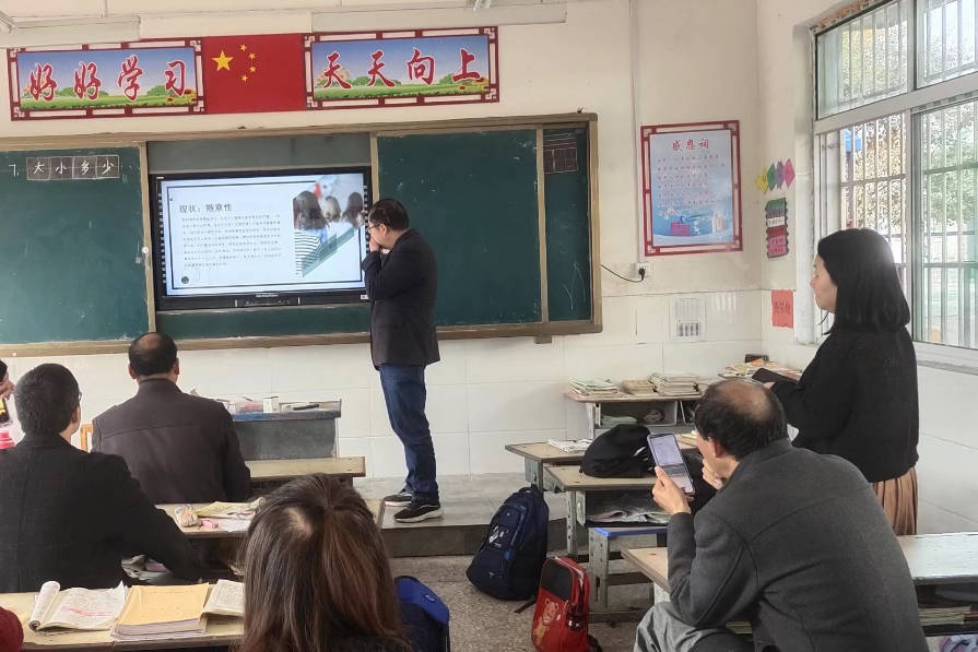 邓州市元庄中心校在王寨学校组织小学业务检查暨听评课教研活动_课堂