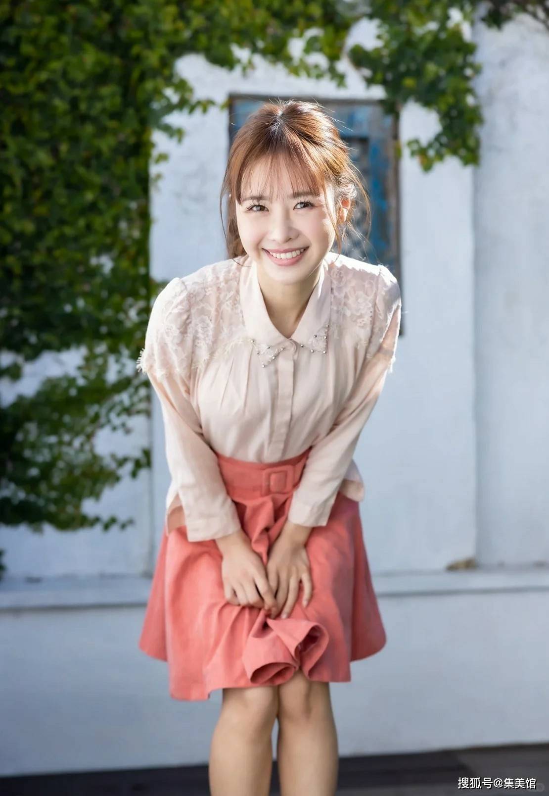 38岁栗山莉绪,美女阔太满是成熟韵味啊!_电影_社会_表演