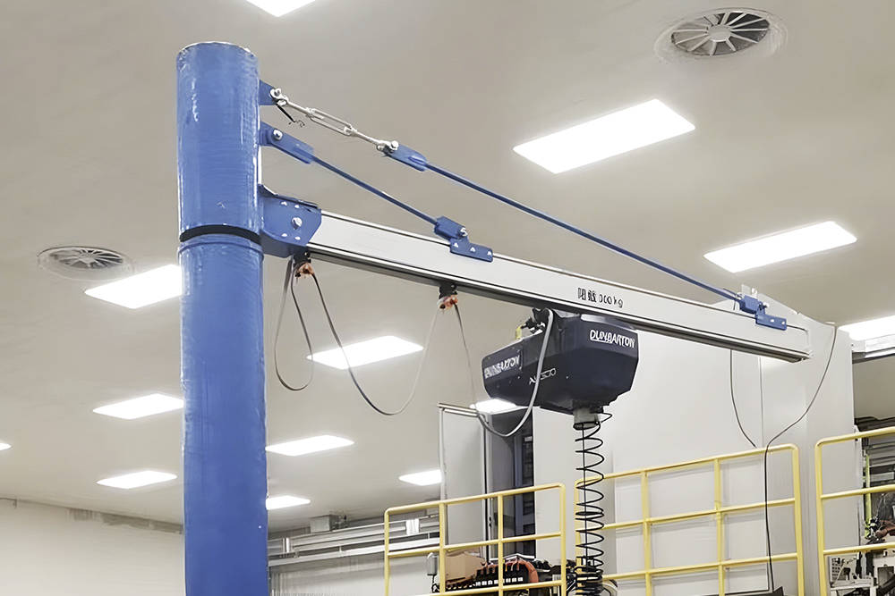 助力平衡吊在机械装配中的应用!_操作_重物_工人