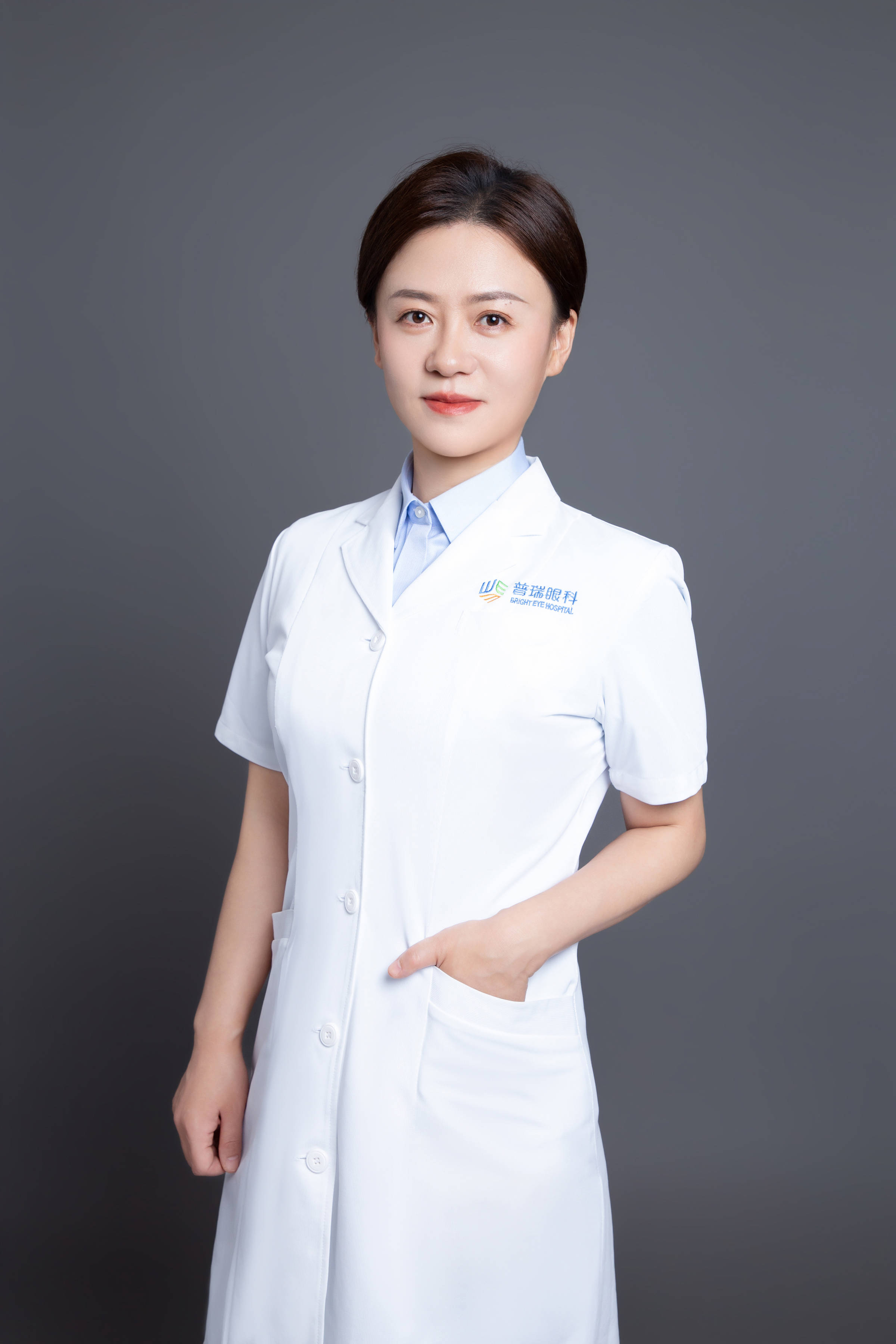 眼科医生张丹:近视手术前为什么要停戴隐形眼镜?要停戴多久?