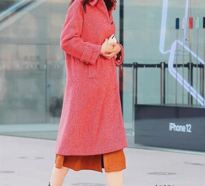 街拍:温暖又时尚的光腿神器美女_诸暨市_丝袜_短裙