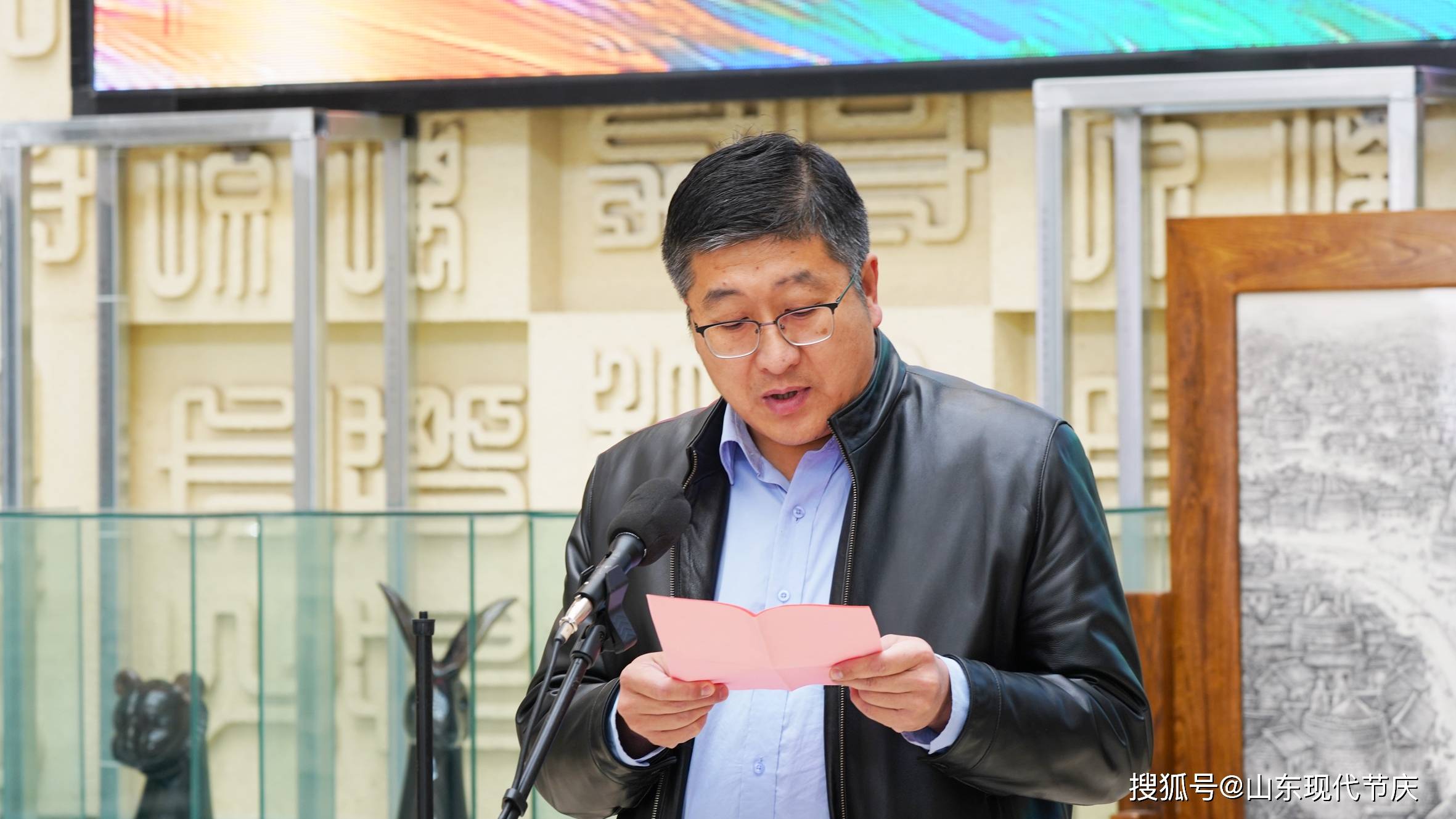 中国工艺美术大师王光明在致辞中表示,作为一名艺术工