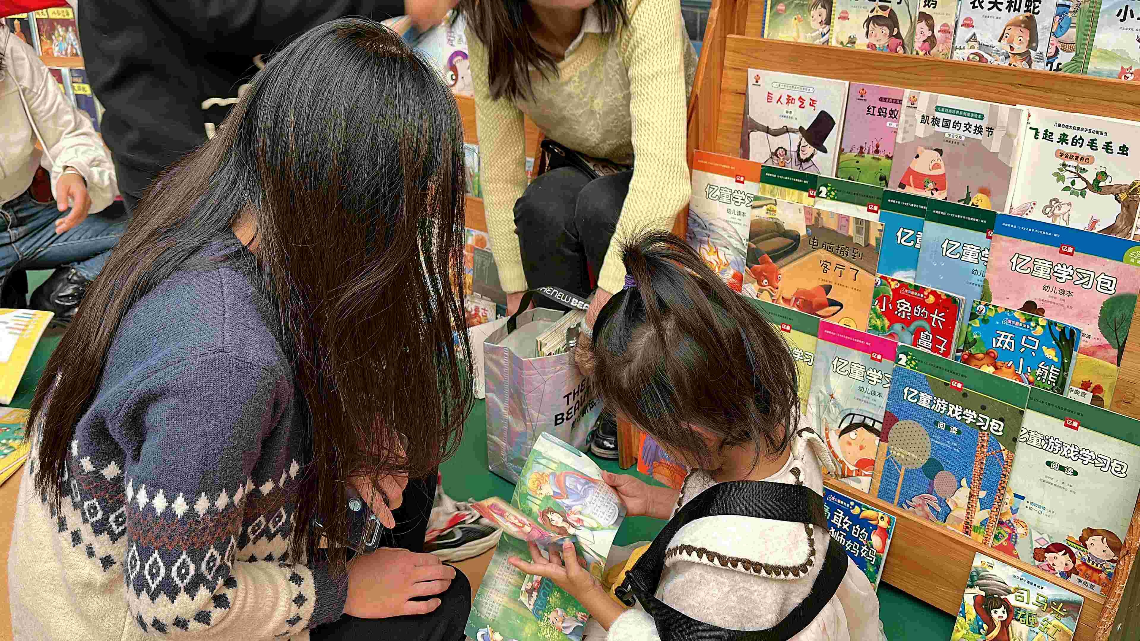 昆明盘龙区便宜幼儿园 选去昆明睿思幼儿园_孩子_沟通_进行