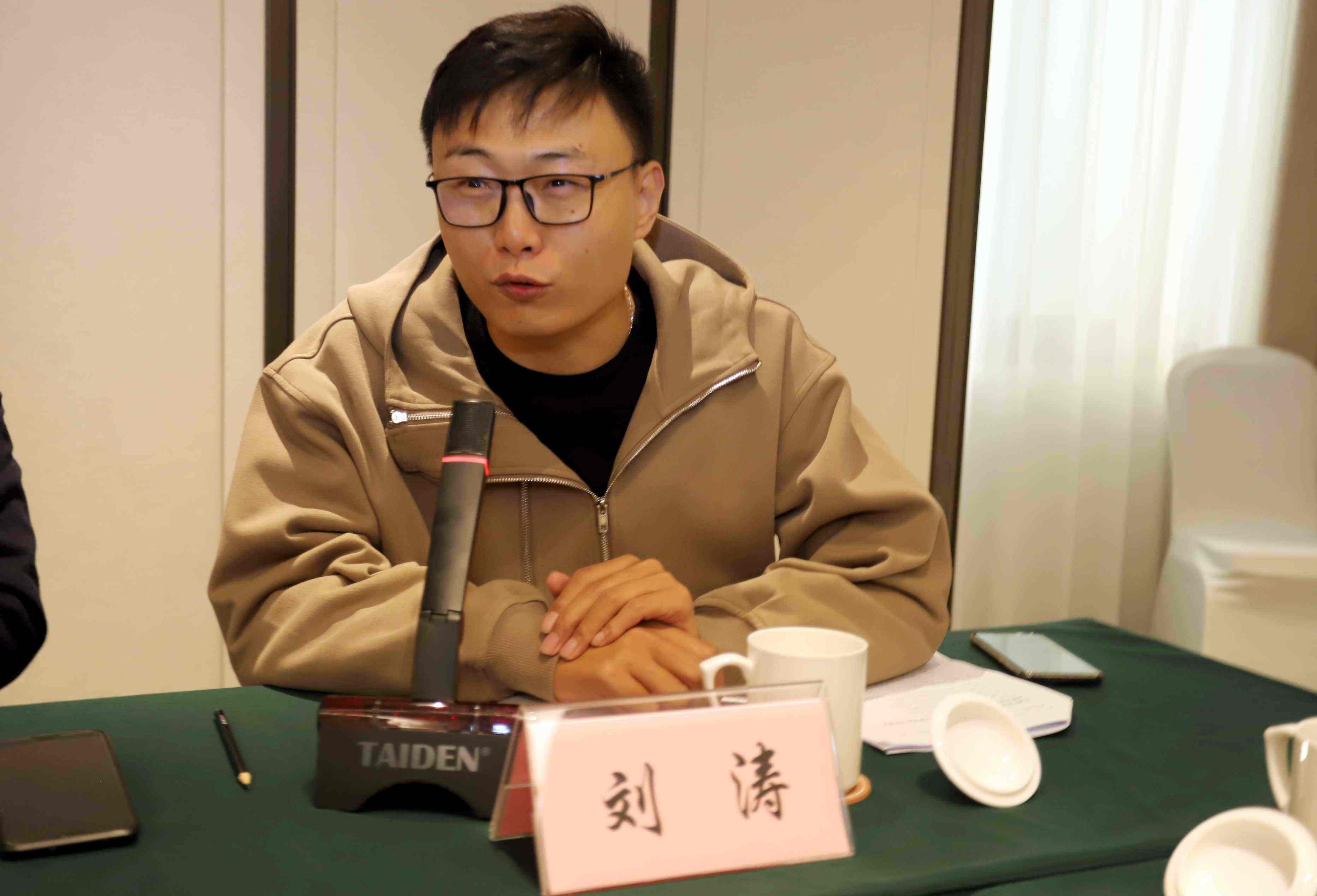 据曲艺专业委员会秘书长蔡敬东介绍:本届专业委员会年轻委员居多,这