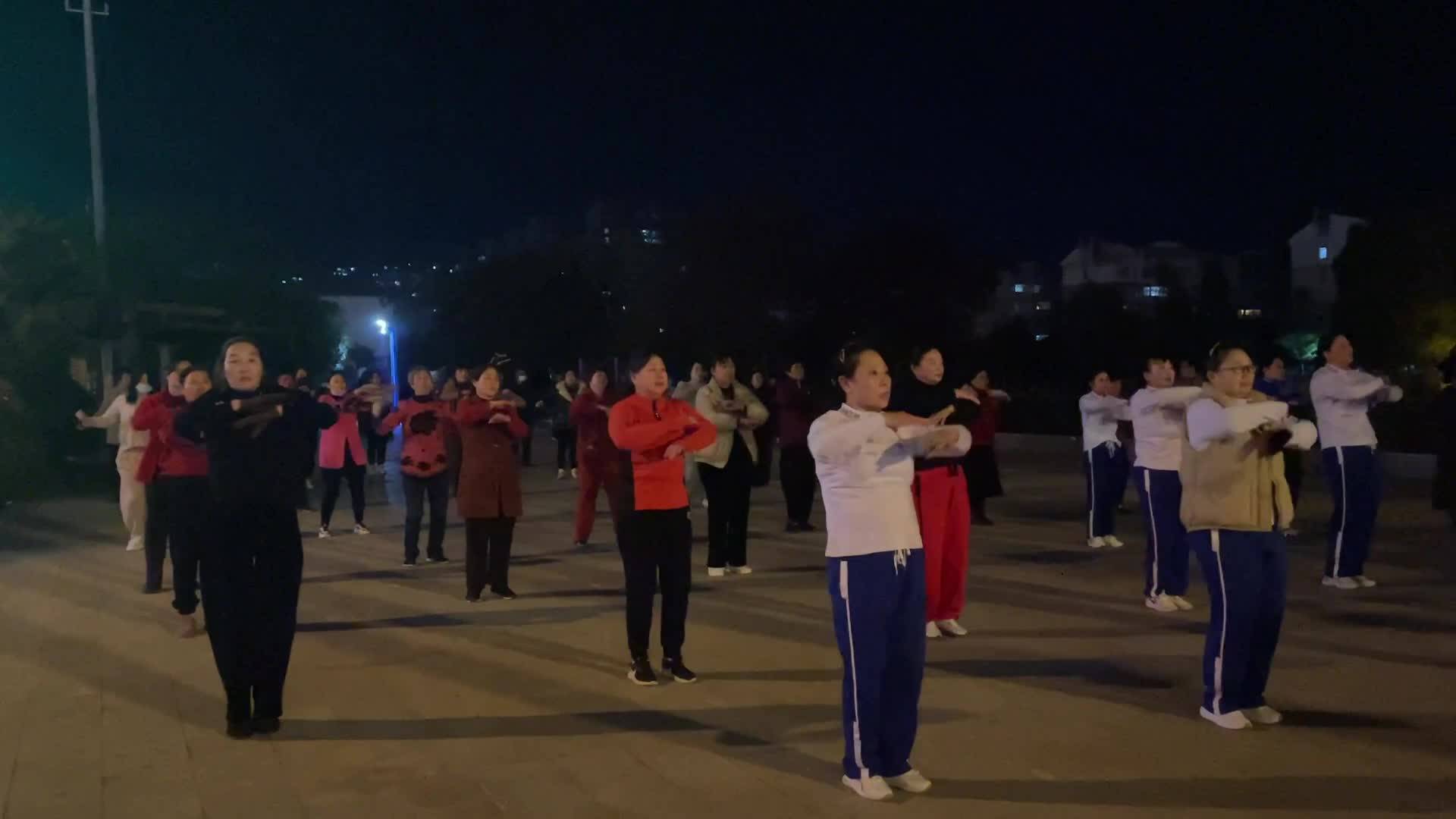 冬天跳广场舞需要注意以下五点!以防受伤!_运动_身体_活动