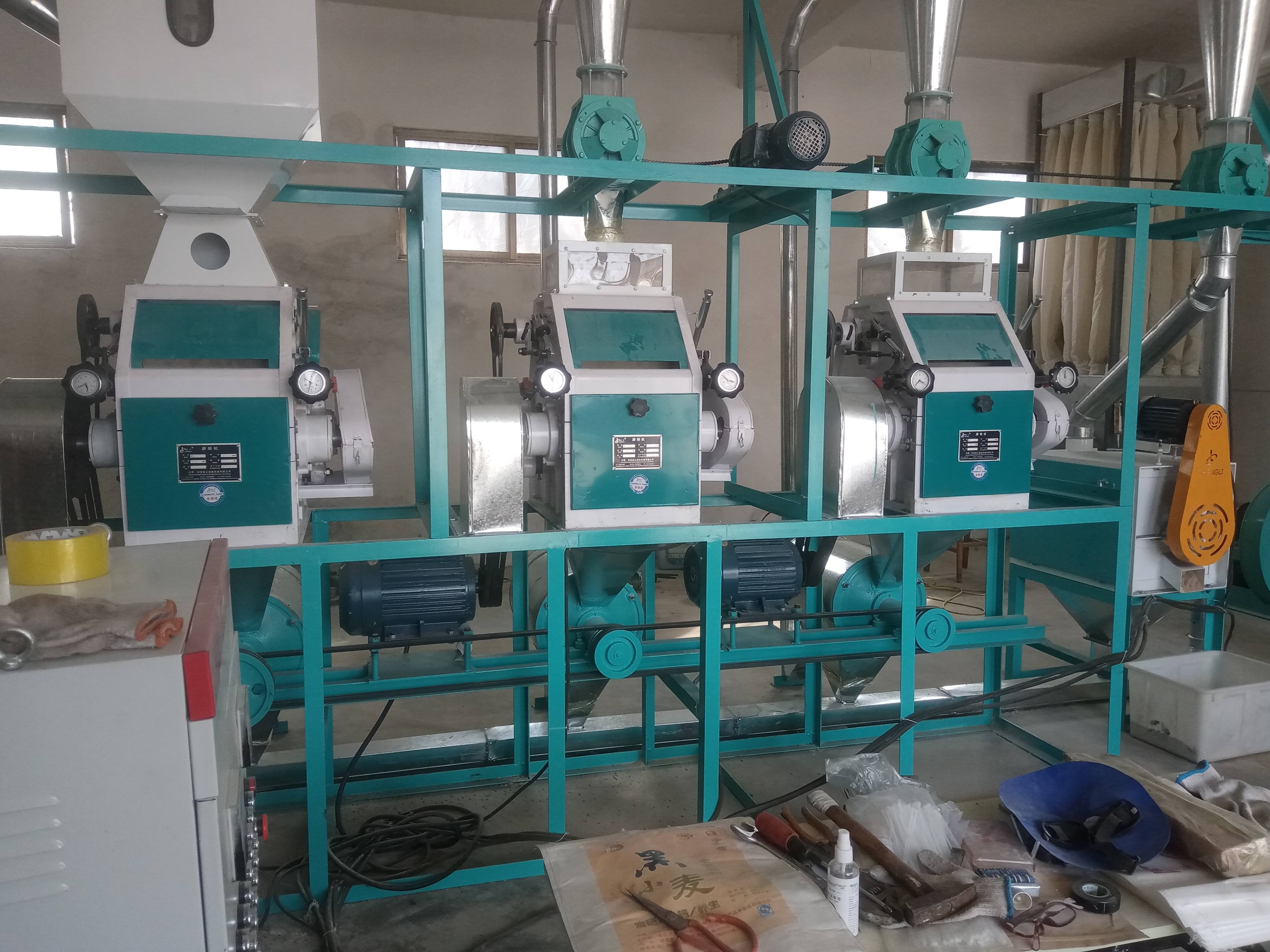 衡阳玉米制糁制粉综合加工设备配备8台磨粉机,可采用沙克龙提粉,也