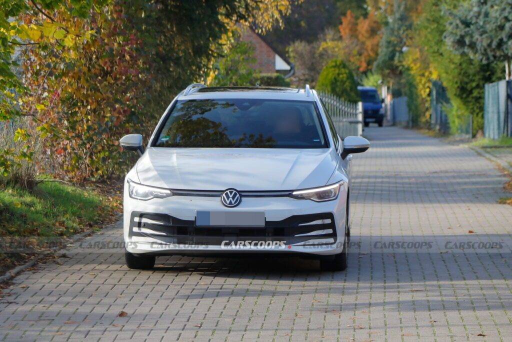 我们可以看到新款大众高尔夫旅行车的前脸气质变化非常的明显,它的