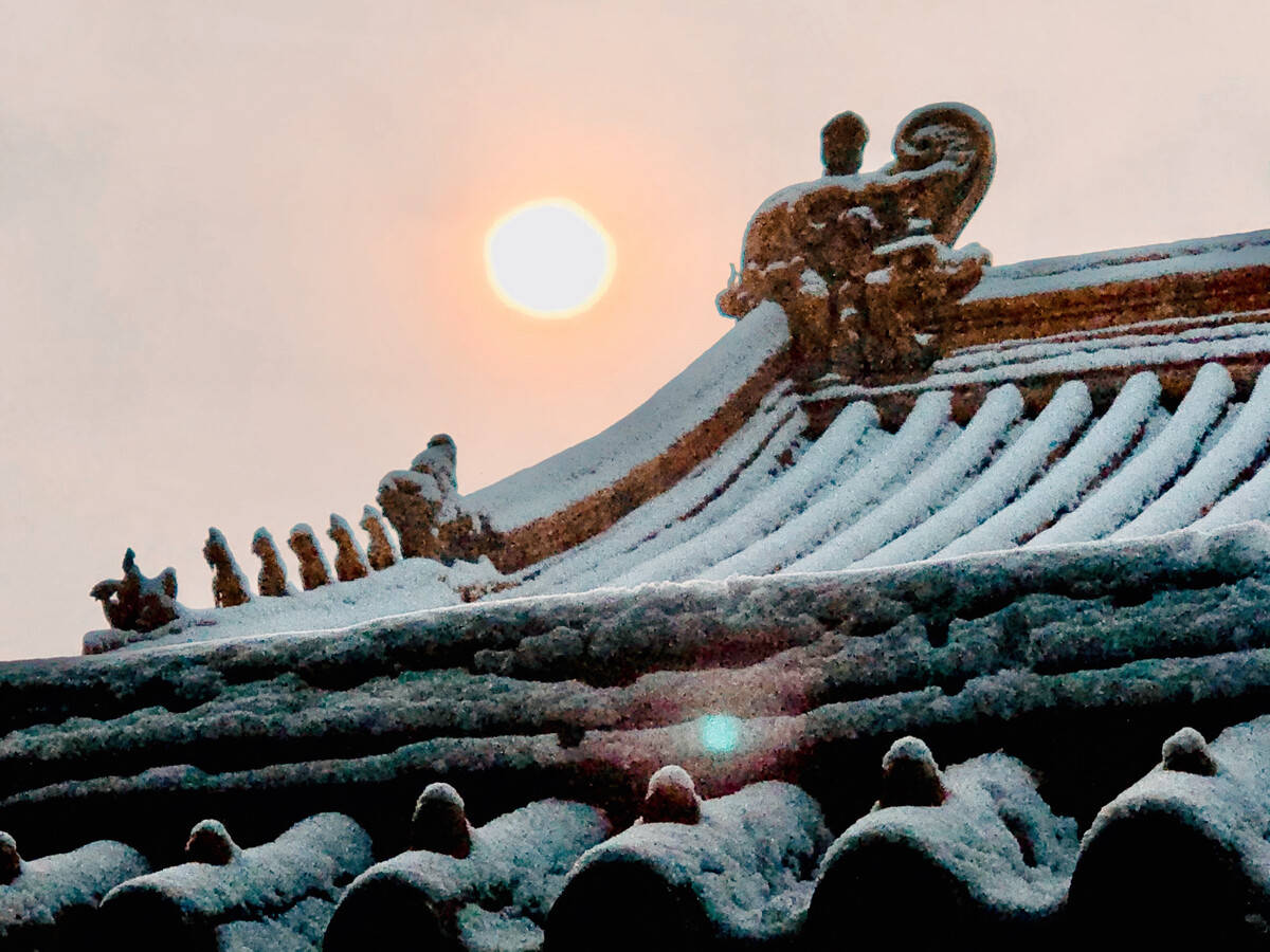 雪映红墙,穿越古都时光——冬雪下的故宫_地方_显得_宁静
