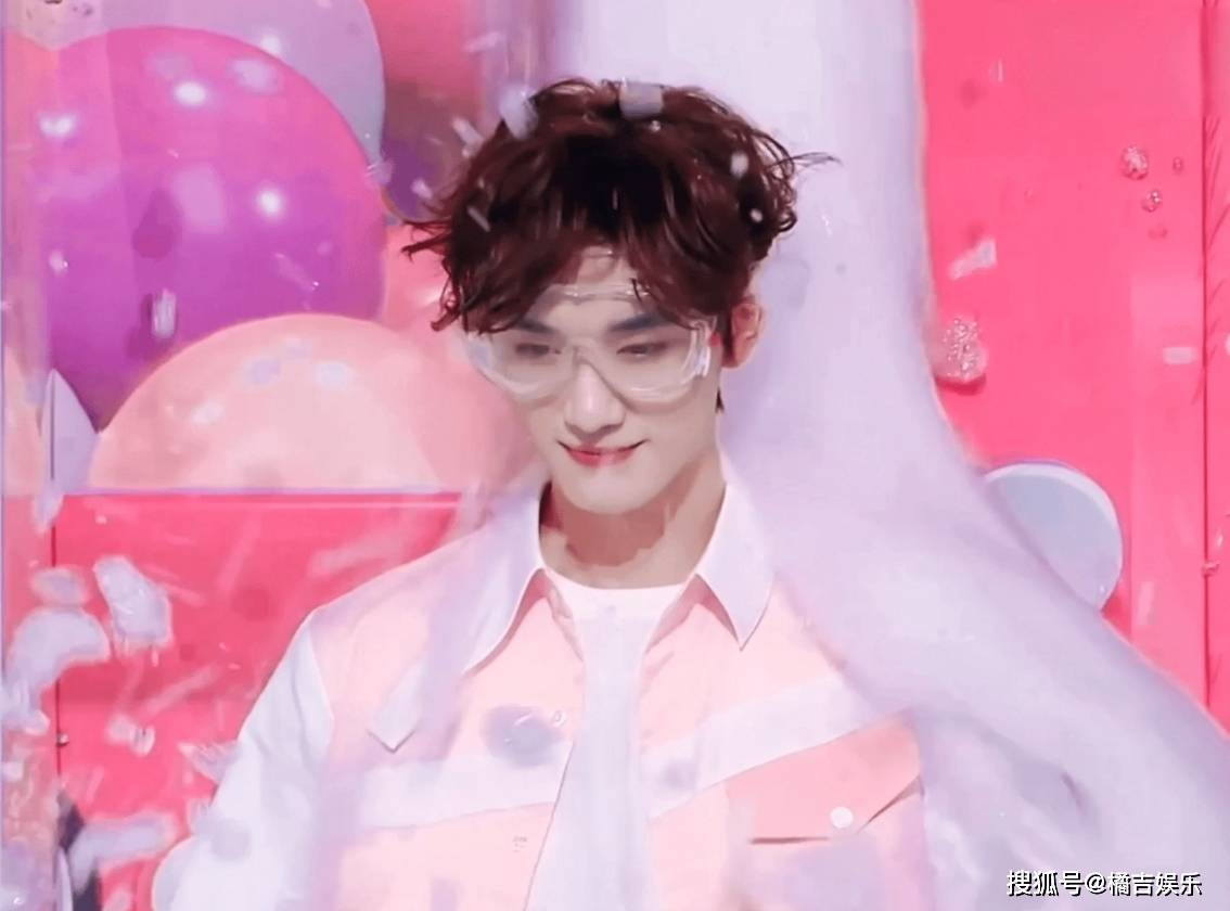 丁程鑫中考被爆走后门,网友质疑其品德,引发网友热议_刘耀文_巴蜀