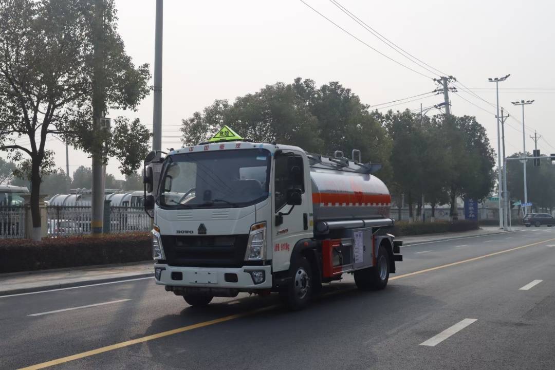 重汽豪沃5吨油罐车_搜狐汽车_搜狐网