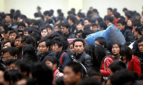 临近过年很多行业慌了,失业人群太多了,网友吐槽怎么上不了头条_生活