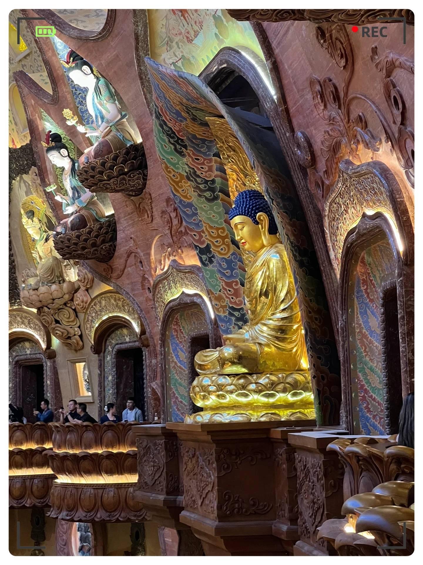 走一走呼吸吸吸一下大自然的气息,然后可以坐景内摆渡车到达佛顶宫