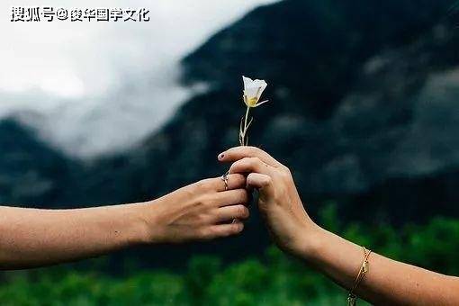 人生中會找尋到中意的女人結婚,與妻子的緣份較好,能夠與妻子相互照顧