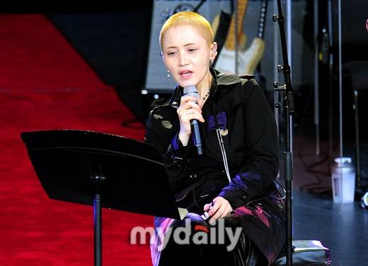 韩国女歌手李素罗举行出道30周年纪念演唱会_个人_郭明东_首尔庆熙