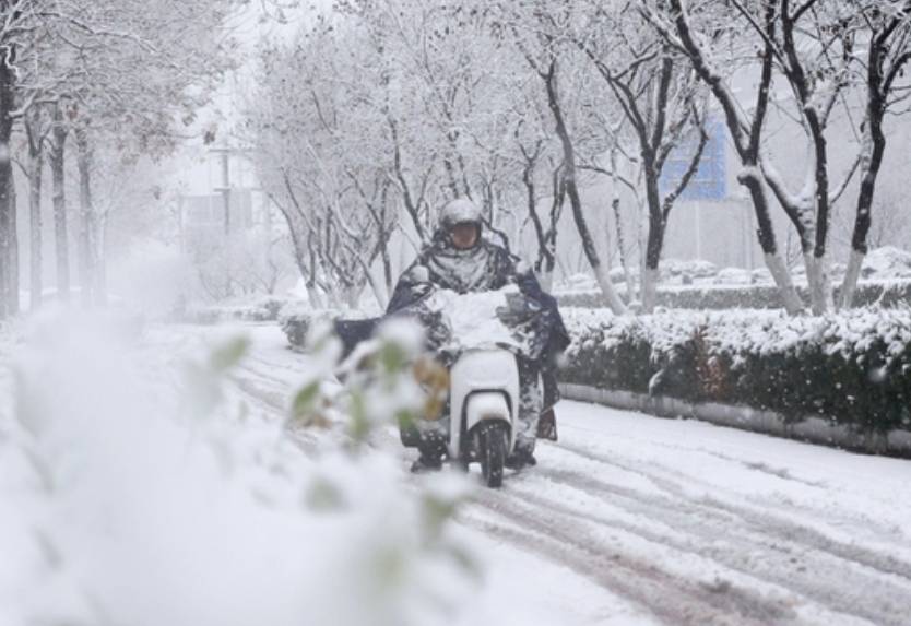 和健康帶來了不便雪天出行,滑倒骨折患者頻現醫院醫生提醒儘量乘公交