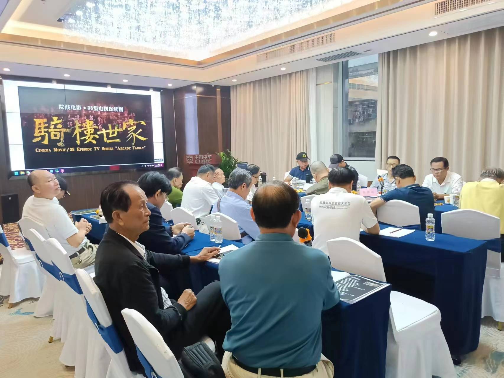 世家》讲述一段错综复杂的近代故事,清末民初,海口骑楼老街四大家族陈