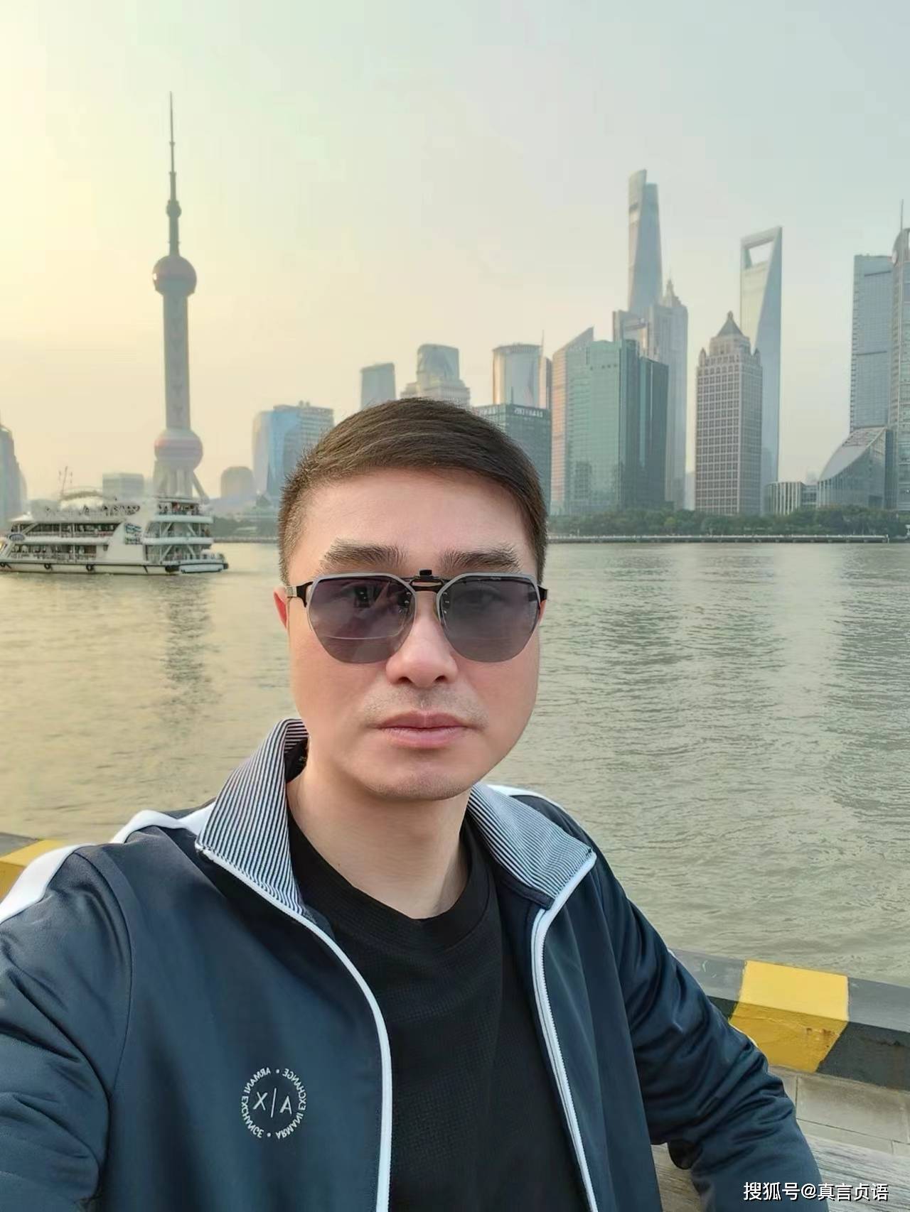 徐健伟诗歌四首:太白捞月丨紫贝壳丨生命之源丨午夜呢喃_明月_月亮