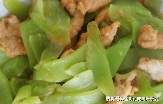 萵筍炒肉,是一道色香味俱佳的家常菜,以萵筍和豬肉為主要原料_食用