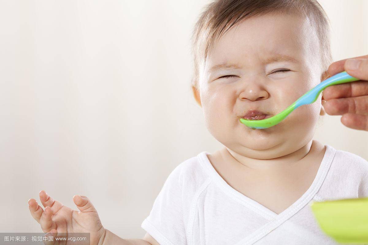宝宝腹泻呕吐喝糖盐水 小孩可以喝糖盐水吗
