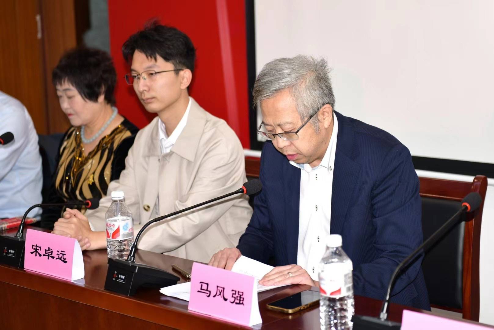 文化惠民暖人心 —青岛市红色旅游协会召开年会并送文艺下乡_徐村