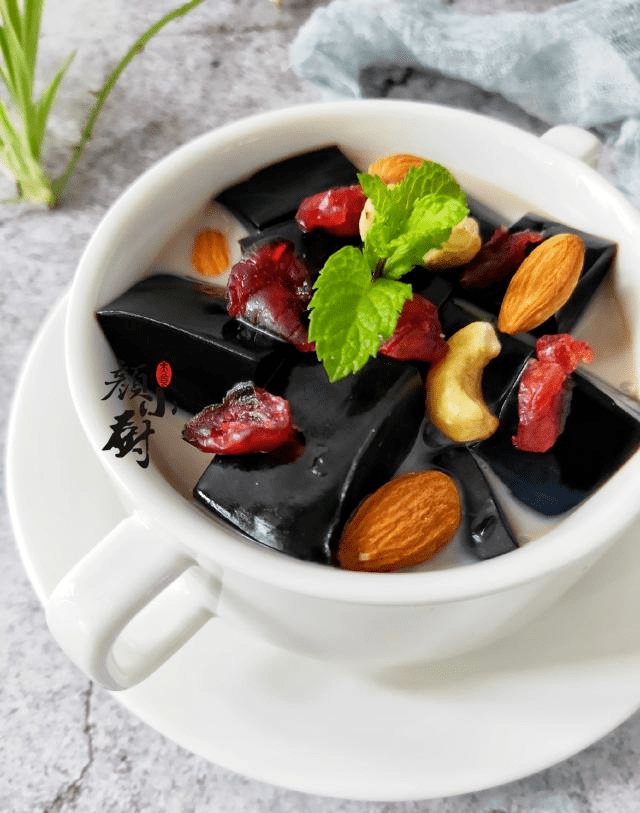 diy几步自制烧仙草做法三块钱做一大锅