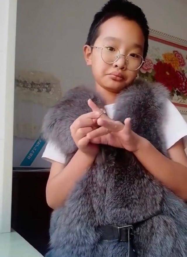 恒耀平台注册鹤岗男孩“钟美美”模仿老师走红被约谈?市教育局:小孩和家长觉得不太好,自行删除 (图1) 恒耀平台注册鹤岗男孩“钟美美”模仿老师走红被约谈?市教育局:小孩和家长觉得不太好,自行删除 (图1)