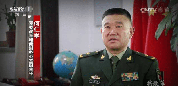 今年4月26日,何仁学以广西军区司令员的身份,与广西军区政治委员马辉