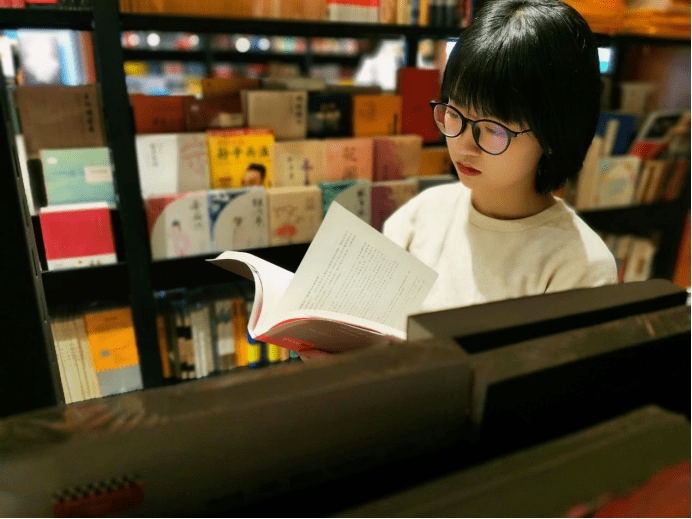 定格最美读书瞬间摄影比赛评选结果出炉咯