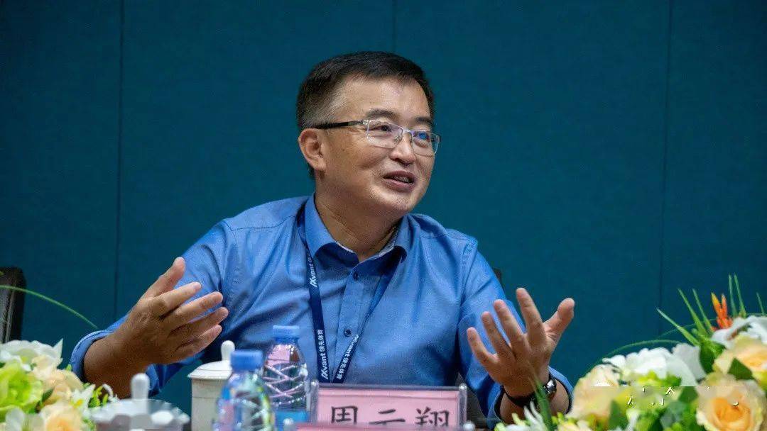 领先体育董事长周云翔