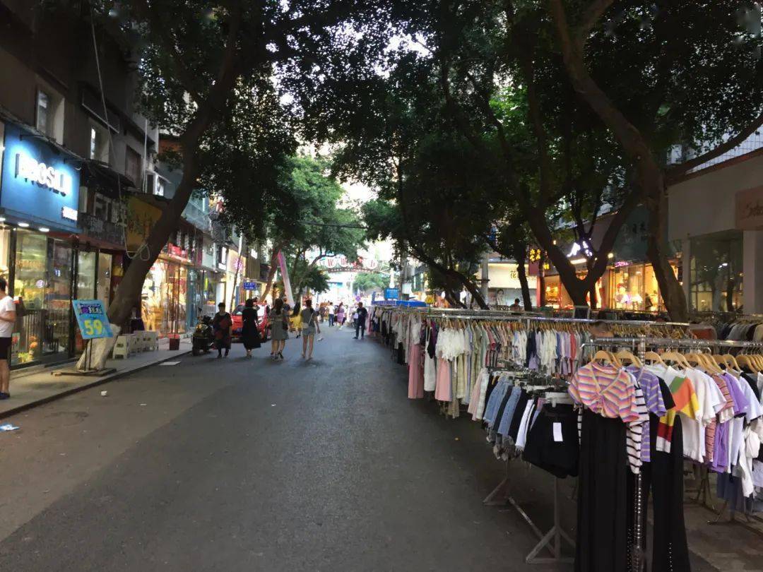 实拍!"地摊经济"火了!泸州这些摊摊你去光顾过吗?