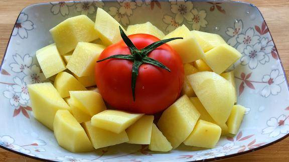 土豆番茄放一起居然这么好吃一周6次都嫌少上桌就抢光