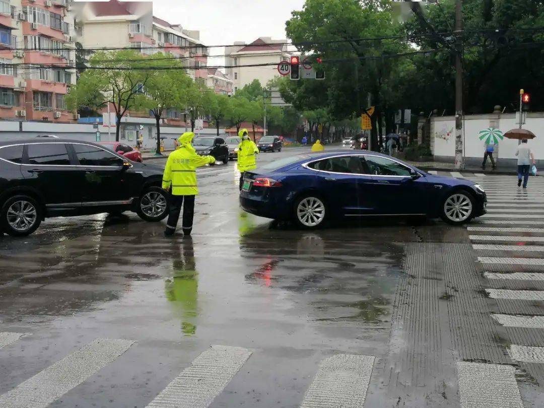 风里雨里清峪路万镇路口有群闪光的身影等你