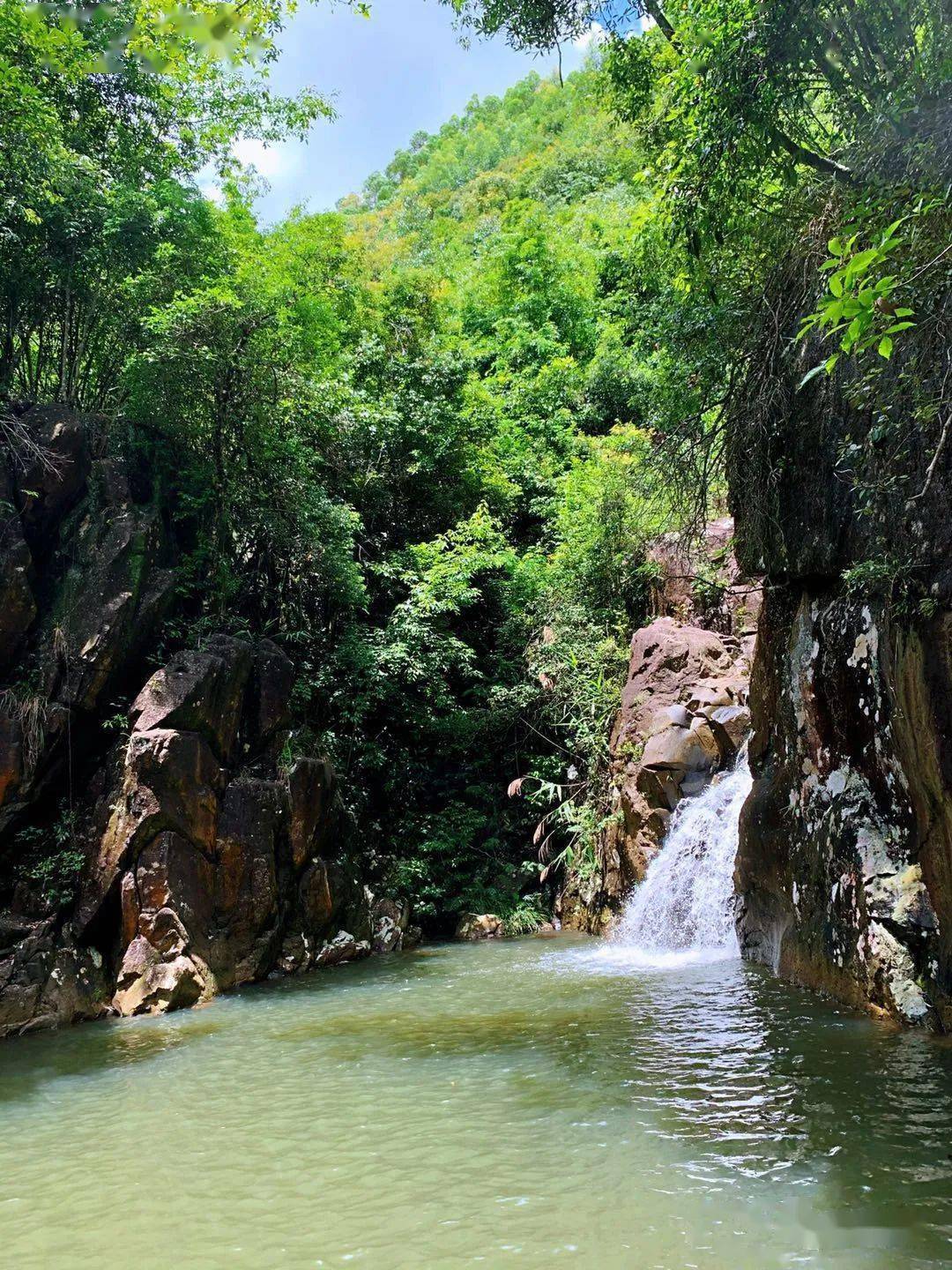 梅州市五华龙狮湖飞瀑美景惹人醉——龙狮湖神奇的九寨沟