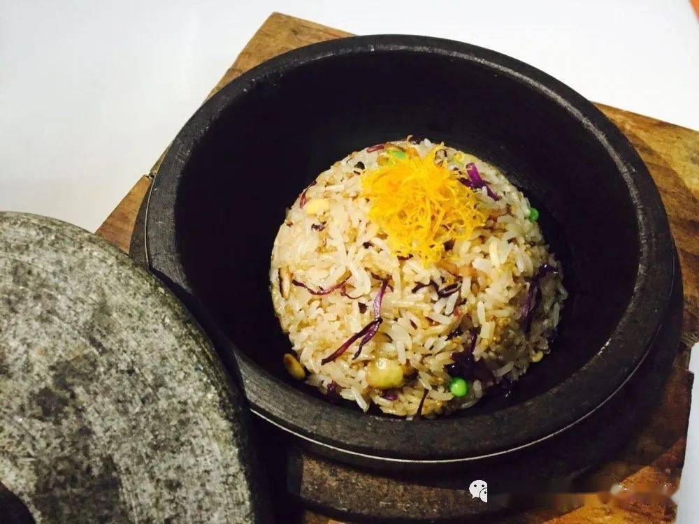 蔬香藜麦鸡枞饭椿苗珍菌煎麦饼清穆枣香炖雪燕