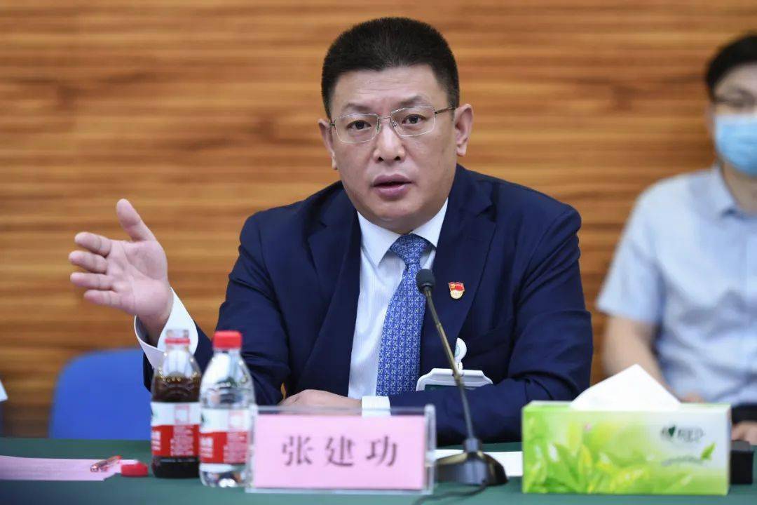 院党委书记,院长张建功,院党委副书记徐红伟,党委委员李红乐,总药师张