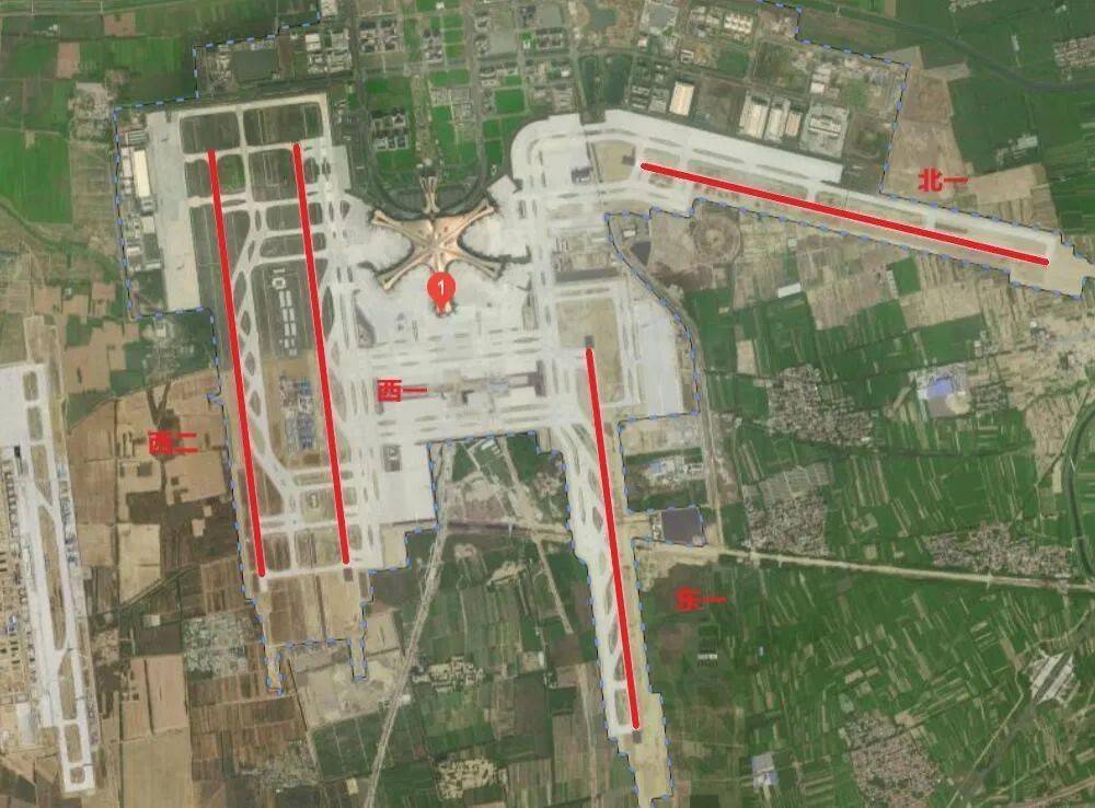 北一和西一跑道宽60米截止至目前,大兴机场投入使用的跑道共有四条:*