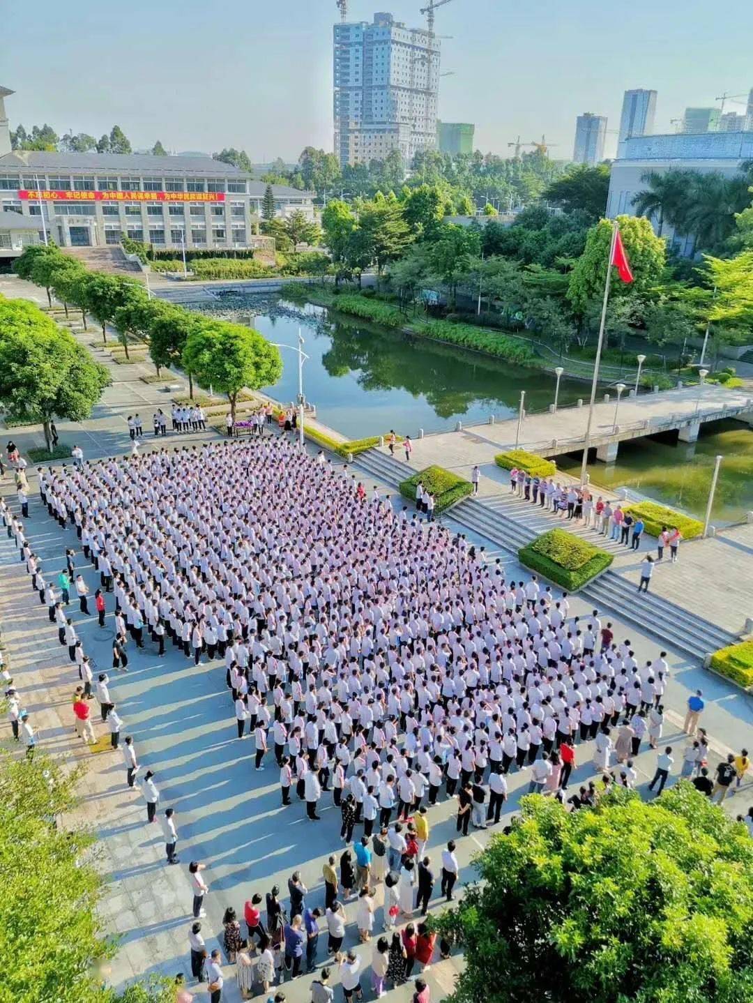 我是顺德一中南校区,这是我的新名片!