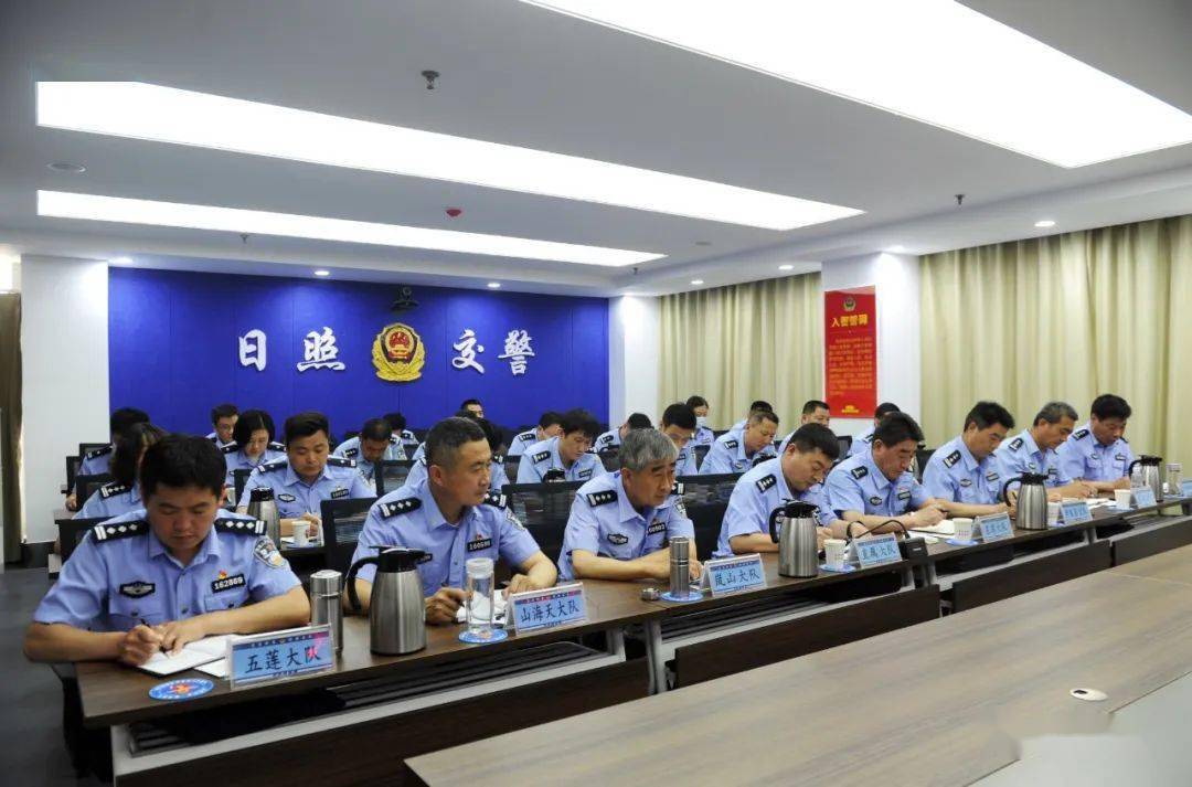在随后召开的全市公安交警大队长工作会议上,杨乐清同志对观摩情况