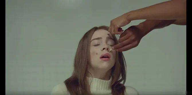 含义却很深刻:歌曲的标题「xanny」指的是本用于治疗焦虑症的一种药物