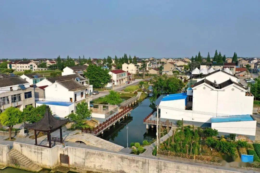 湟里镇香泉村党总支副书记路建荣告诉记者:"香泉亭,香泉井都重新修复