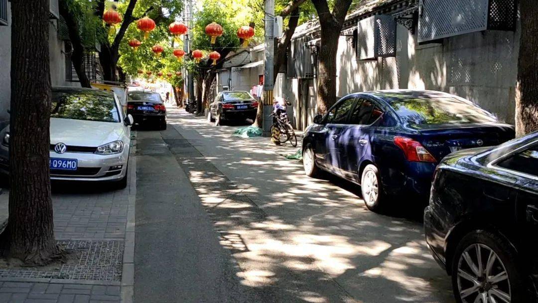 北新桥街道辖区内有大量的平房区,在东直门内大街南侧,十几条胡同纵横