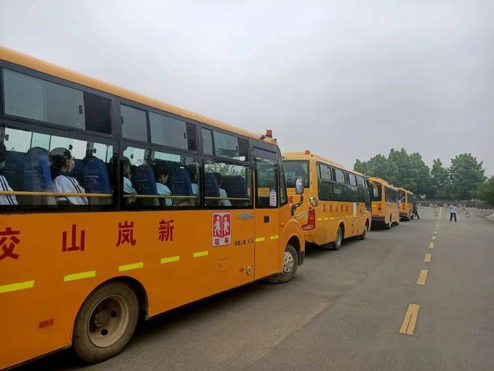 新时代文明实践黄墩镇初级中学举行校车安全演练活动