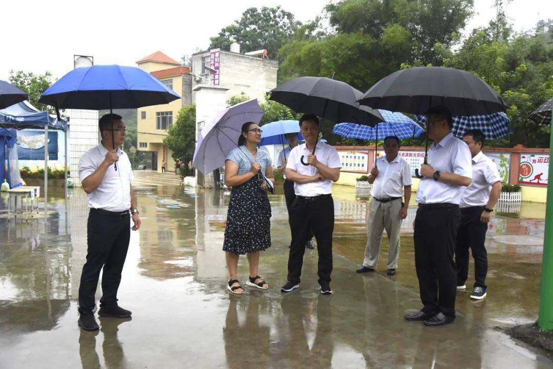 市领导李备战在大同小学督导校园安全相关工作市领导李