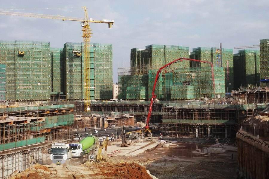 乌鲁木齐市各大工地热火朝天忙建设