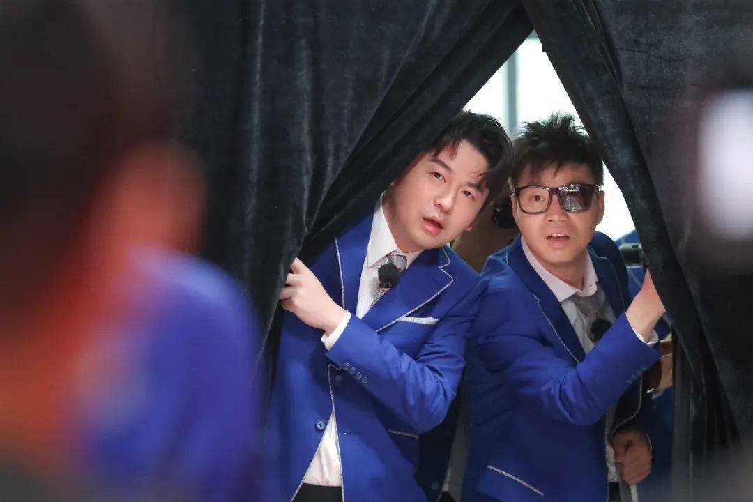 极限男团成团首秀王迅吊威亚郭京飞落泪