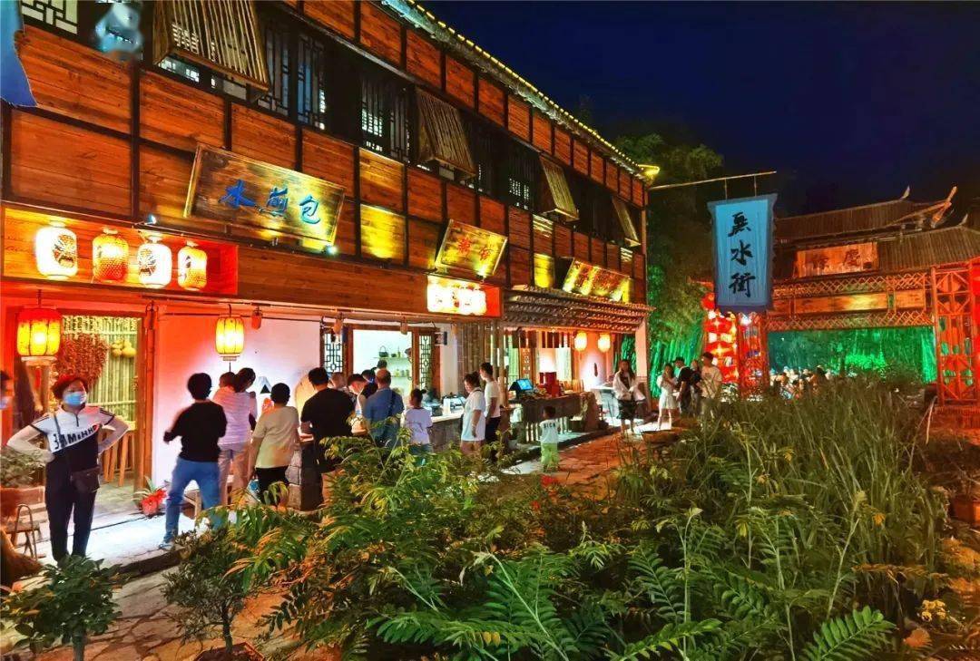竹泉村美食街图片