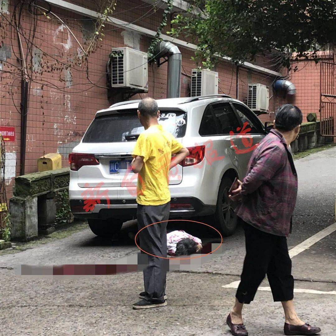 胆小慎入!自贡同心路一女子被撞身亡.(附现场视频)