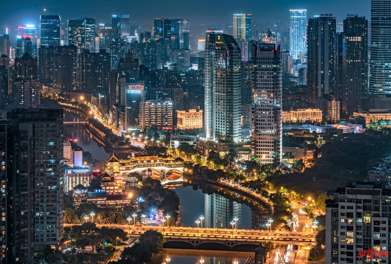 成都美轮美奂的锦江夜景 图据陈成