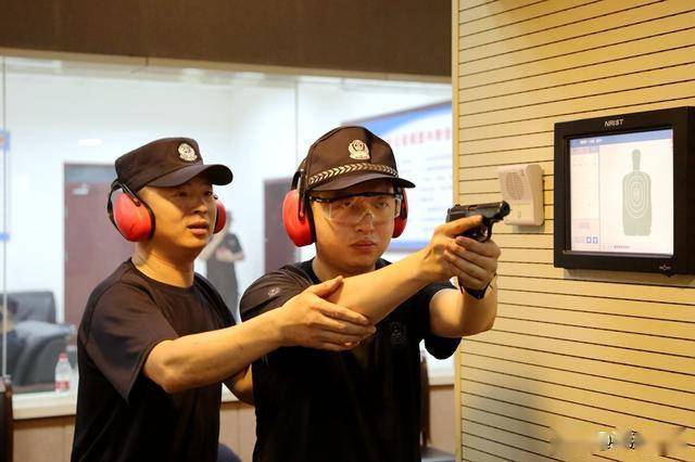 高平公安组织开展公务用枪管理使用培训及实弹射击训练